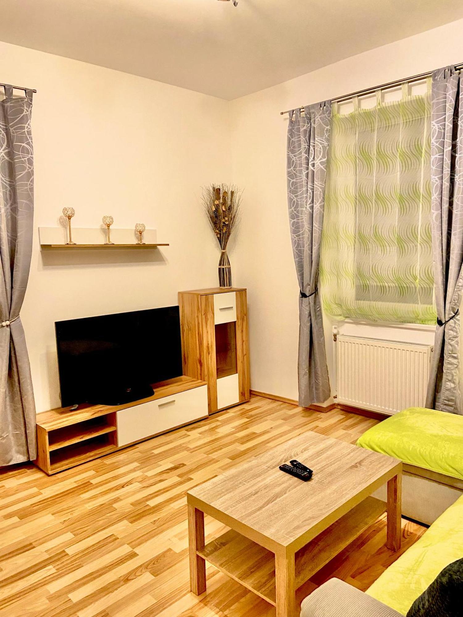 Burgblick Apartment- 60Qm, Kueche, Waschmaschine, Streamingdienste Seebenstein Eksteriør billede